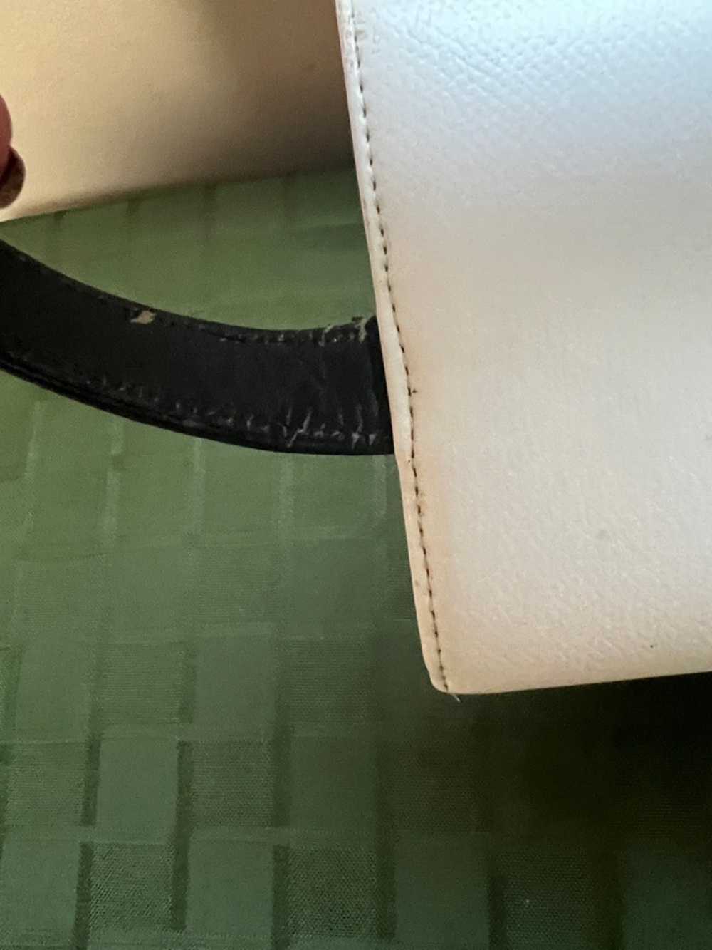 Vintage Classic Two-Tone Shoulder purse - Navy & White - Picture 10 of 13